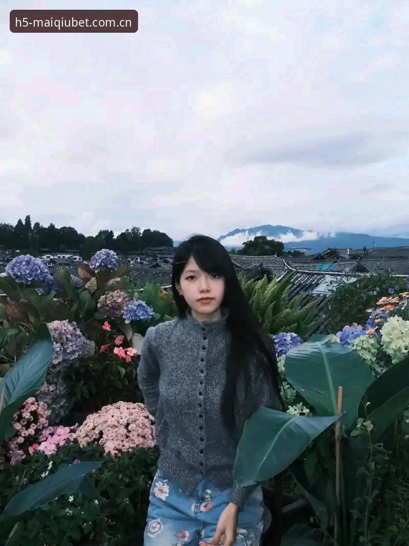 《乱花渐欲迷人眼vs一键精准命中：买球网赛事数据入口为何成了老炮儿的“开挂神器”？》